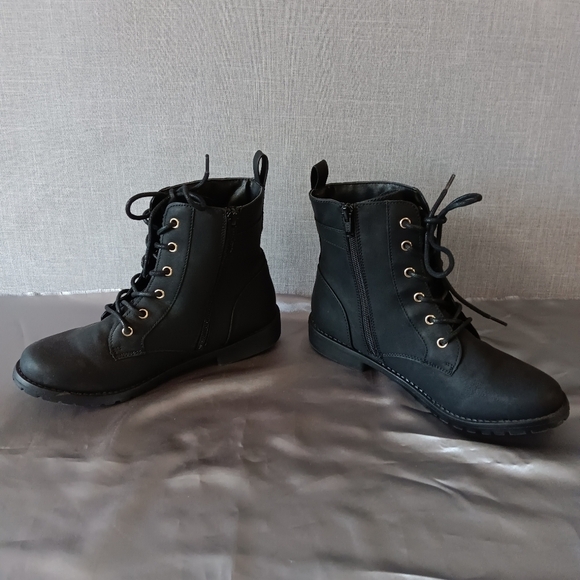Place Black Boots Size 6 Y2K Grunge Hipster Motorcycle Biker Combat Gold Zip Lac - Picture 7 of 17